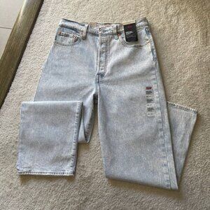 SOLD NWT Levi’s Premium Ribcage Straight Ankle High Rise Jeans Size 29/27